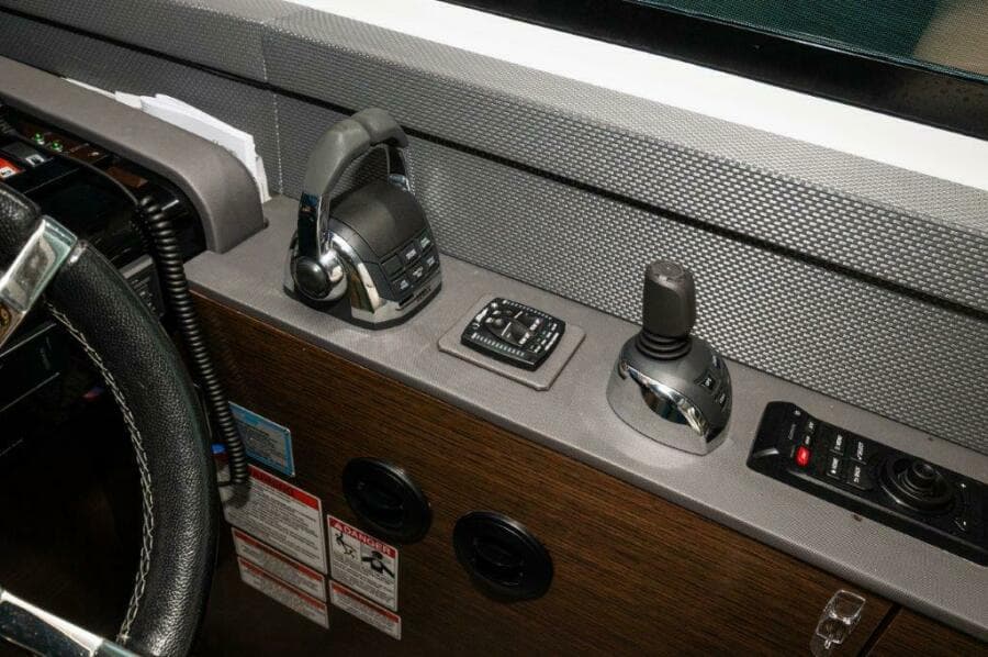 2019 Cruisers Yachts 60 Cantius- AFTER FIVE