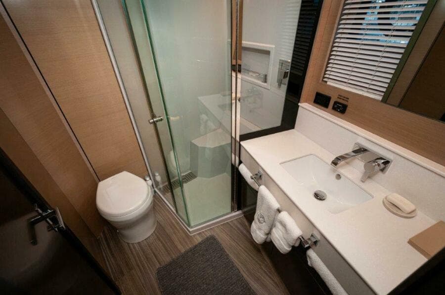 2019 Cruisers Yachts 60 Cantius- AFTER FIVE