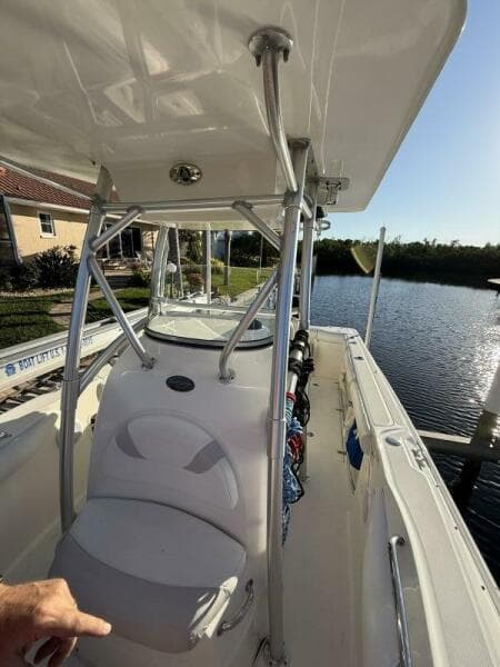 2006 Boston Whaler 240 Outrage