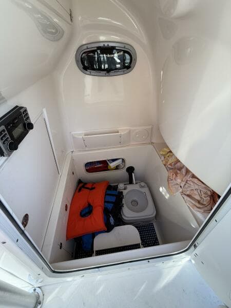 2006 Boston Whaler 240 Outrage