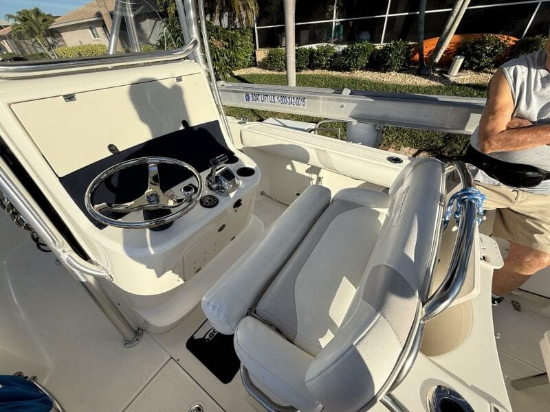 2006 Boston Whaler 240 Outrage