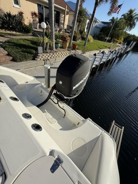2006 Boston Whaler 240 Outrage