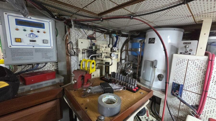 1987 DeFever 48 Tri Cabin