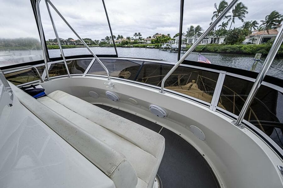 2000 Silverton 442 Cockpit Motoryacht
