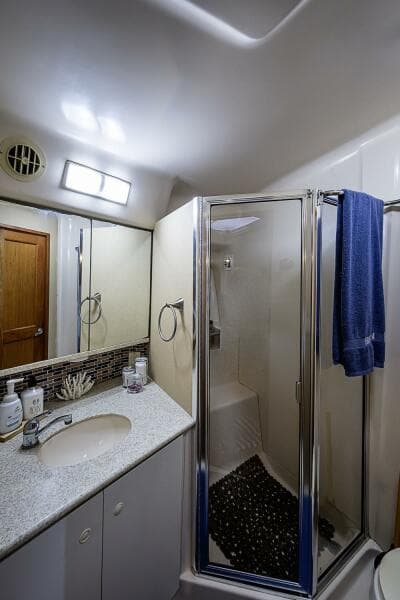 2000 Silverton 442 Cockpit Motoryacht