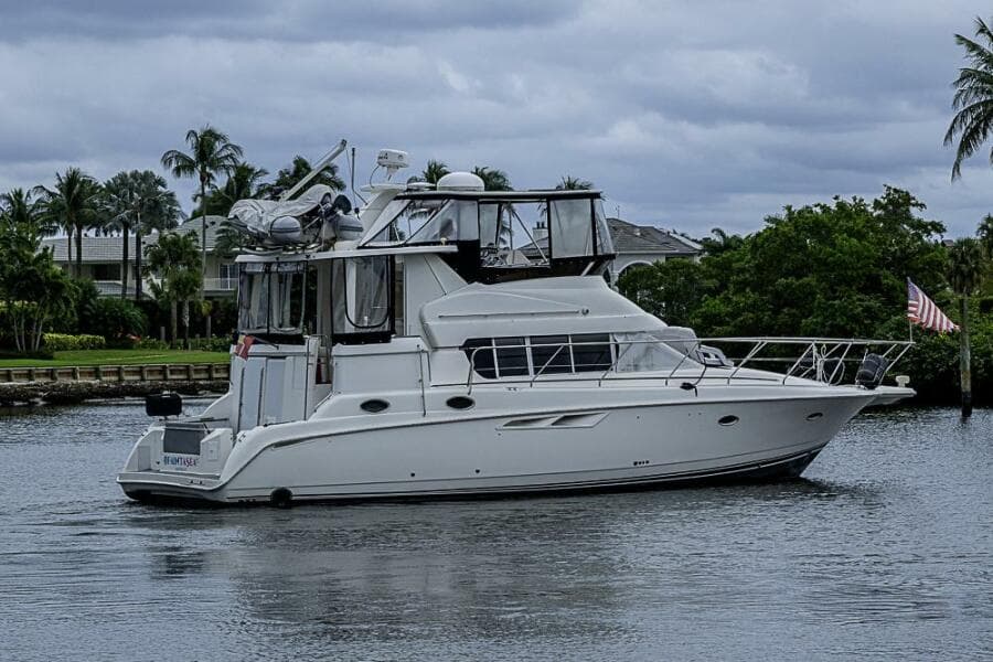 2000 Silverton 442 Cockpit Motoryacht