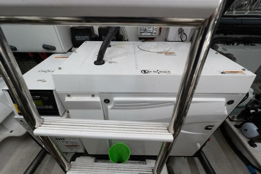 Princess 62 - Regent - Engine Room