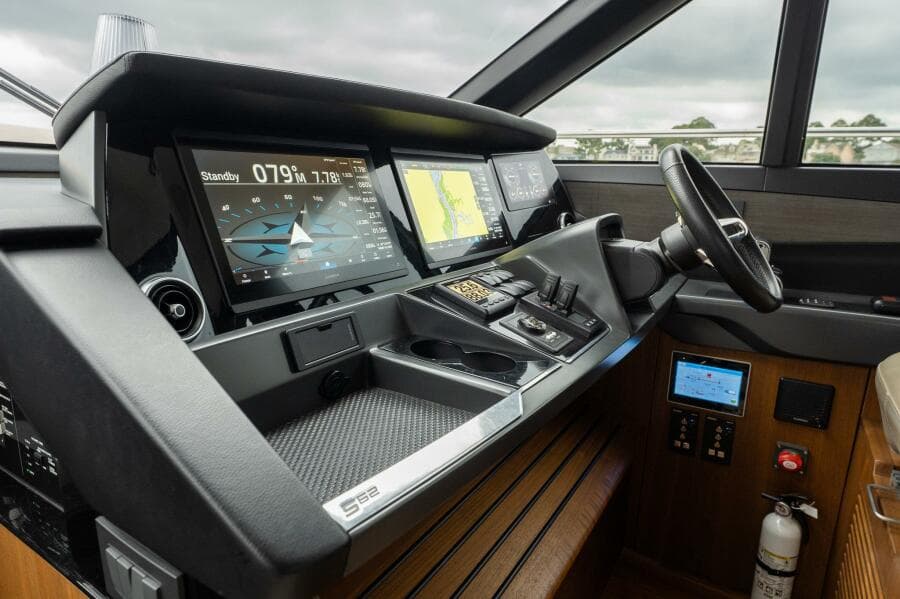 Princess 62 - Regent - Helm Controls