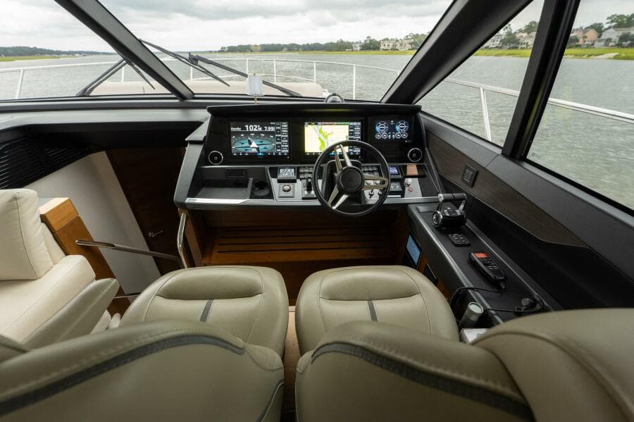 Princess 62 - Regent - Helm