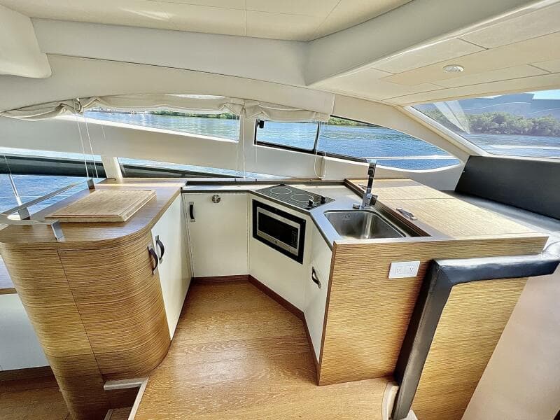 Rodman Muse - Lluvet - Galley