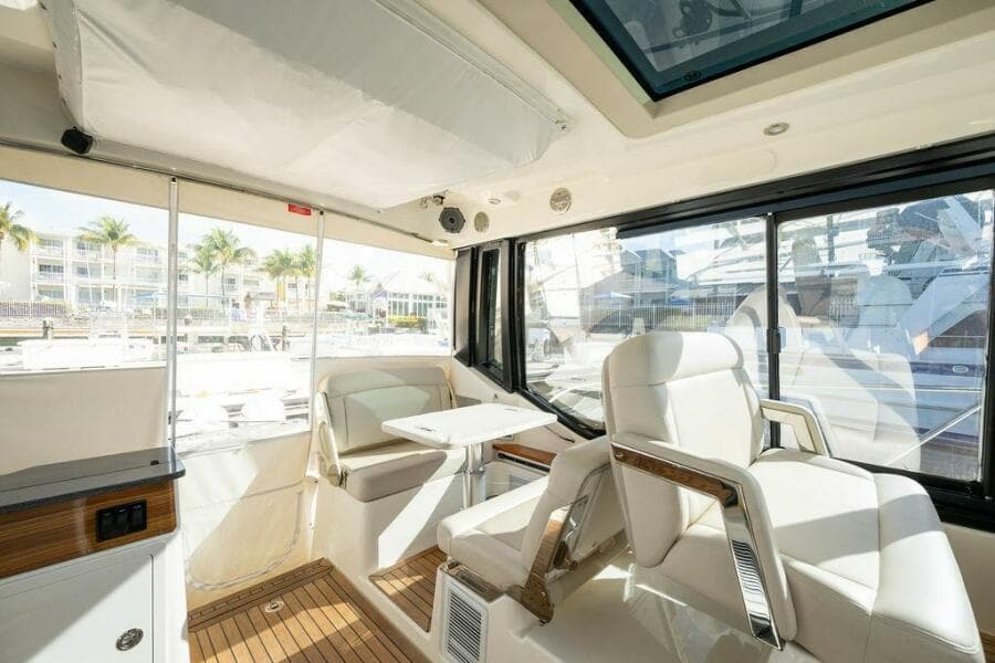 2023 Boston Whaler 405 Conquest