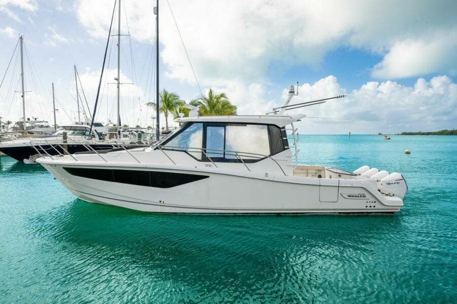 2023 Boston Whaler 405 Conquest