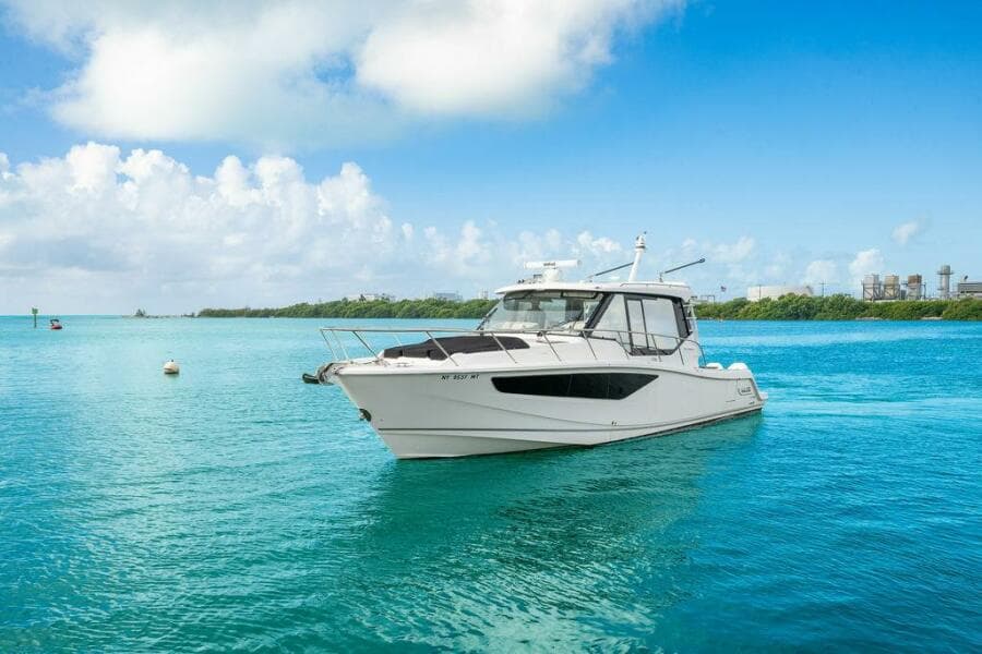 2023 Boston Whaler 405 Conquest