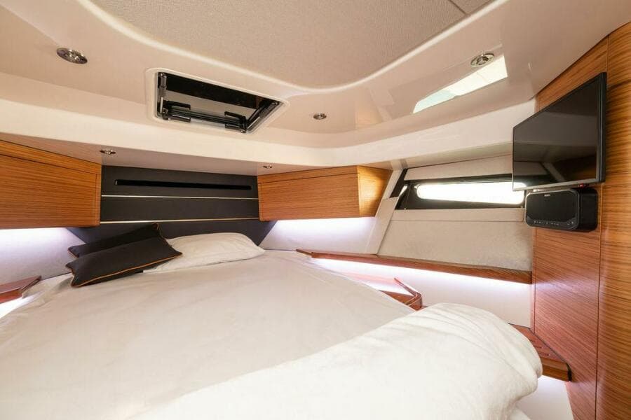 2023 Boston Whaler 405 Conquest