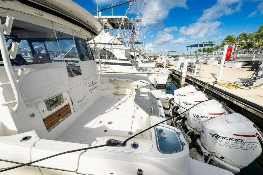 2023 Boston Whaler 405 Conquest