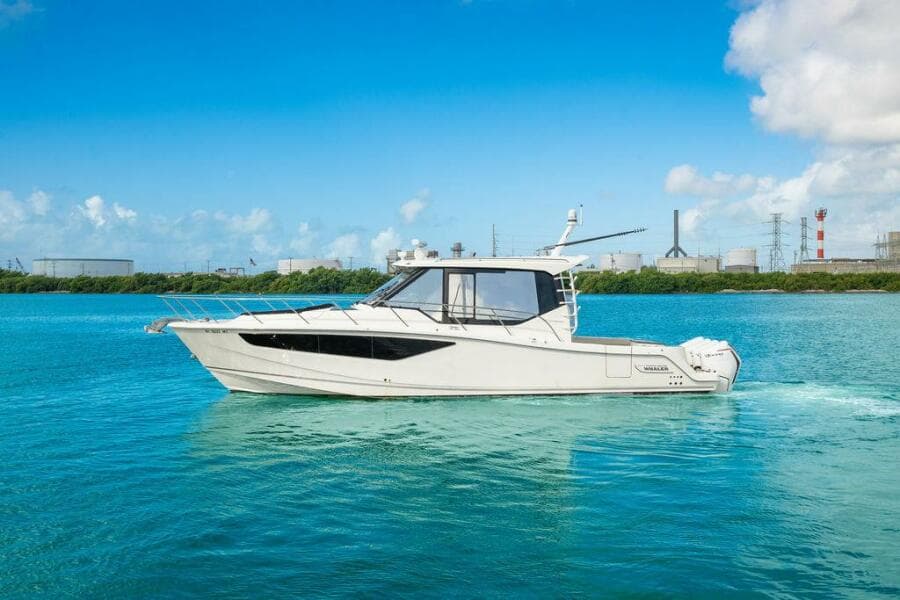 2023 Boston Whaler 405 Conquest