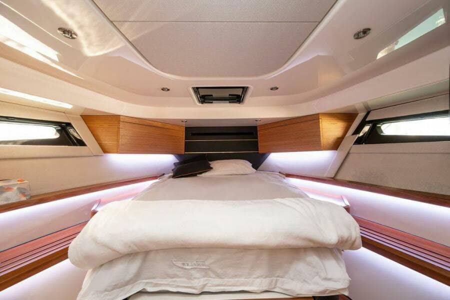 2023 Boston Whaler 405 Conquest