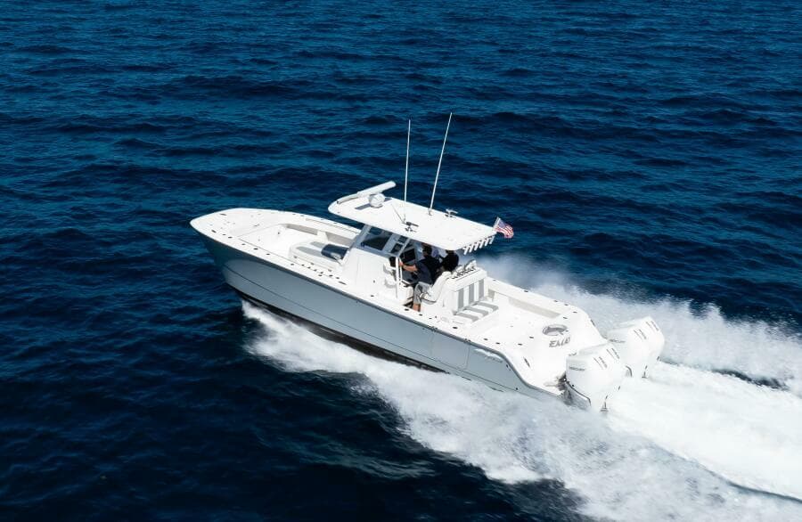 Invincible 35 Emanon - Exterior Profile