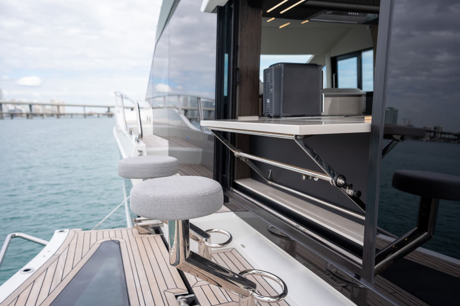 2025 Galeon 560 FLY