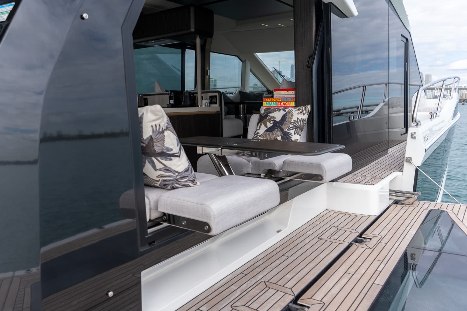 2025 Galeon 560 FLY