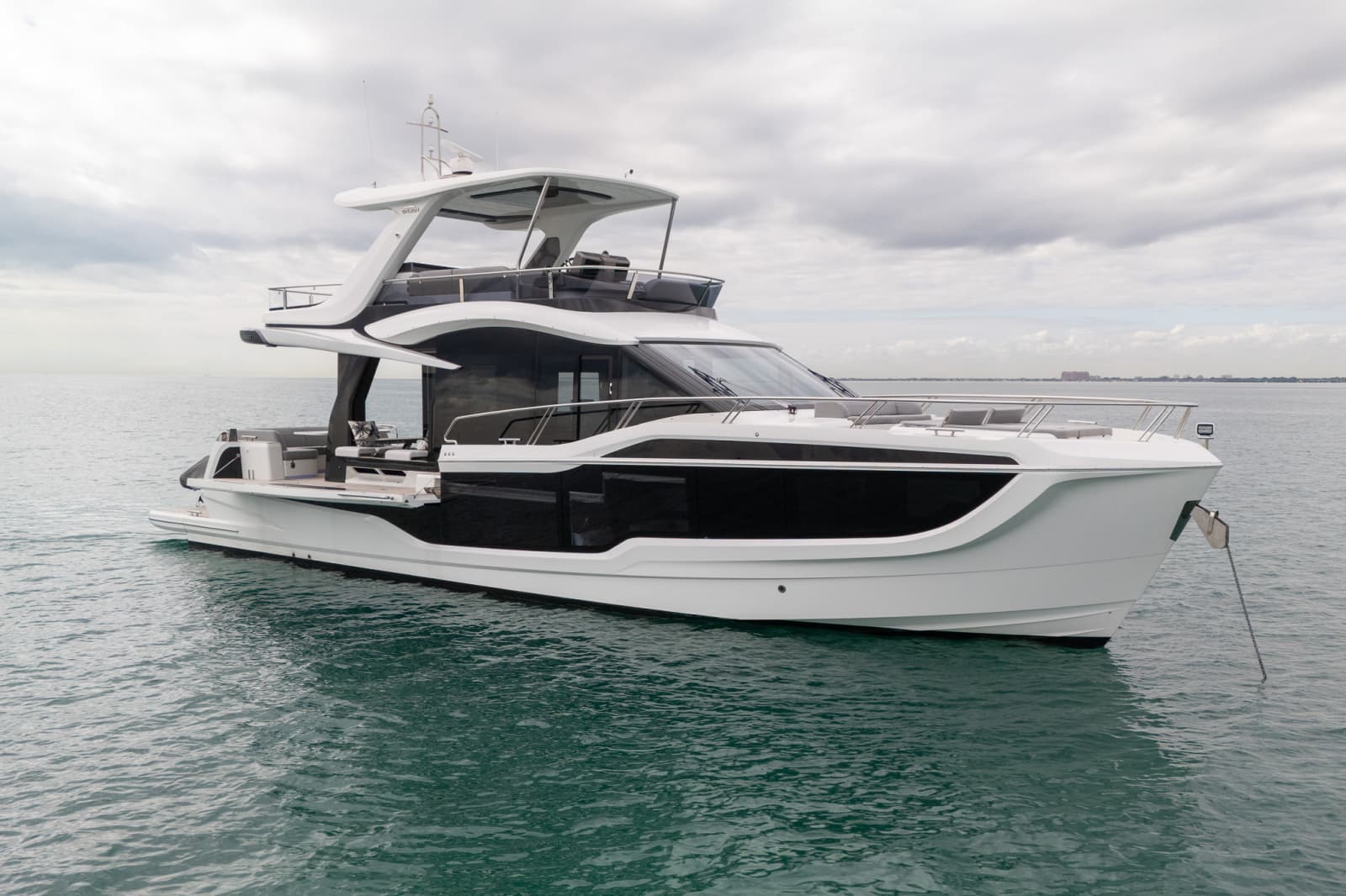 2025 Galeon 560 FLY