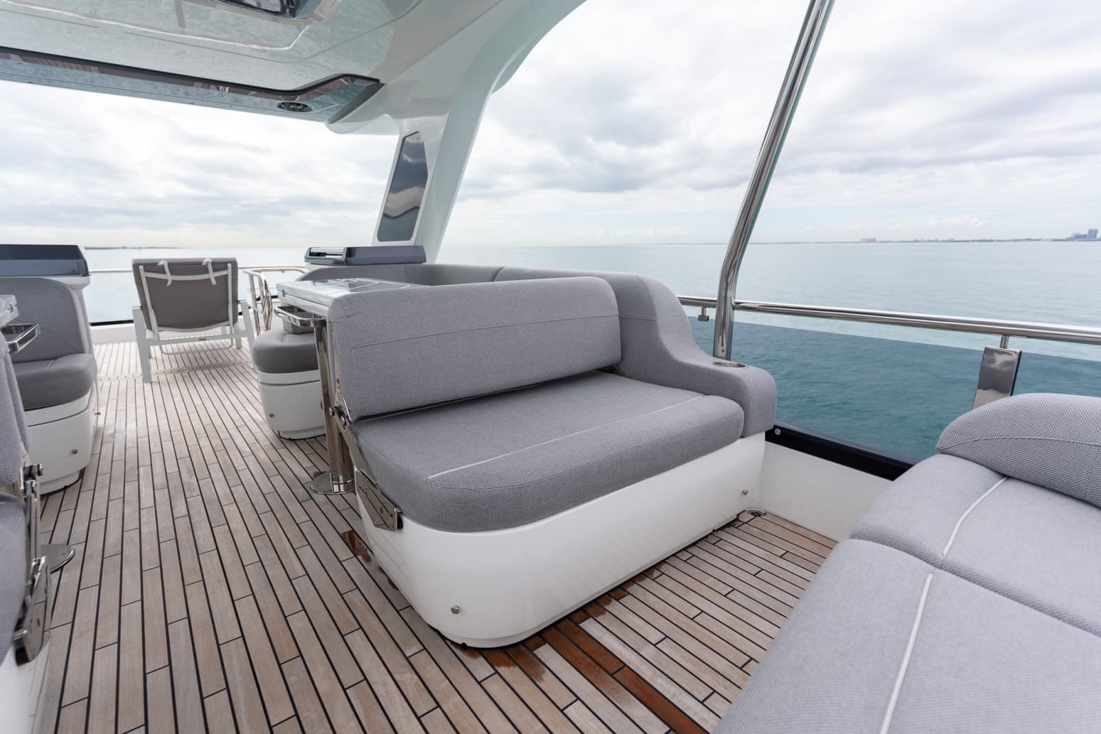 2025 Galeon 560 FLY