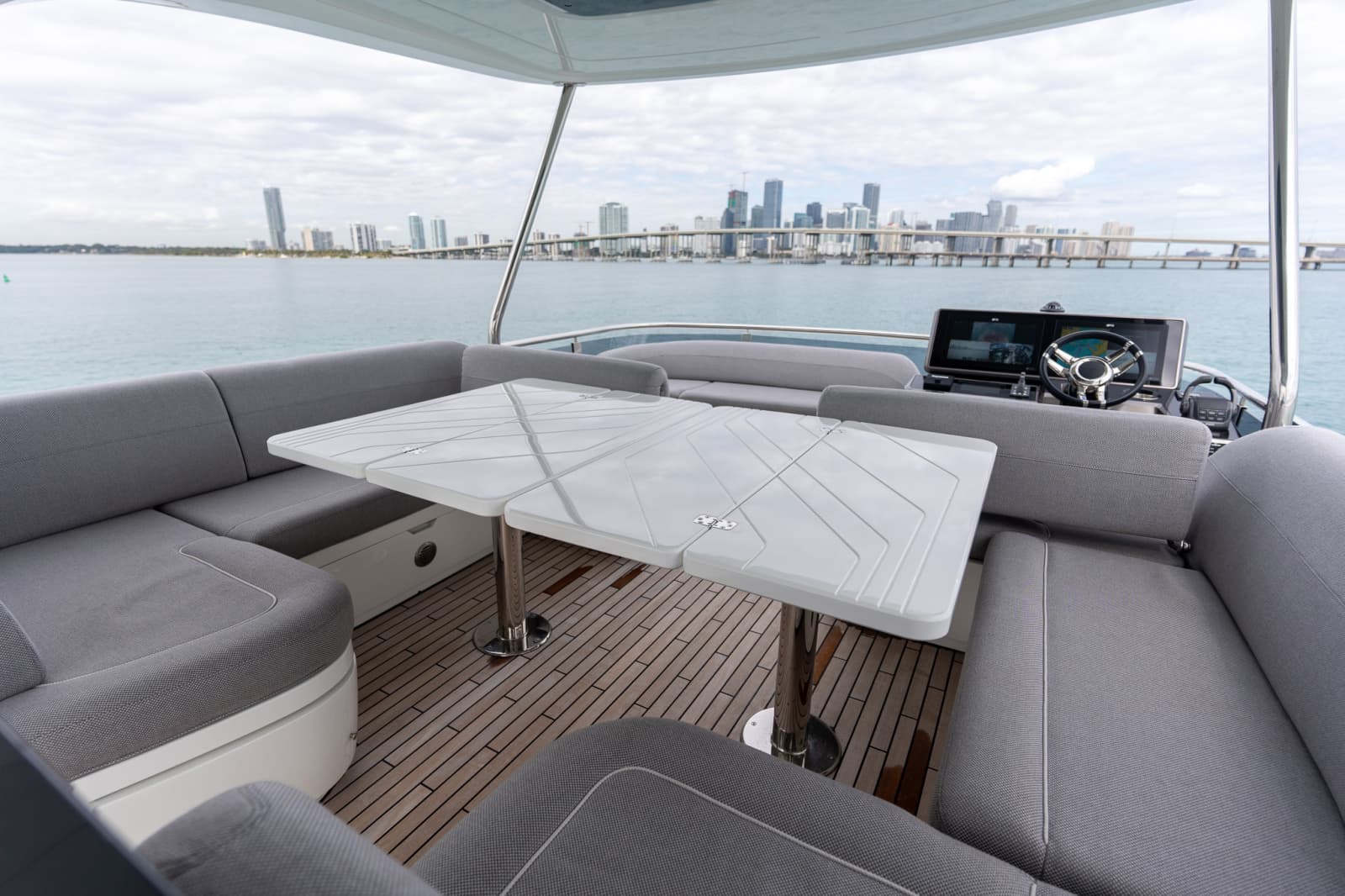 2025 Galeon 560 FLY