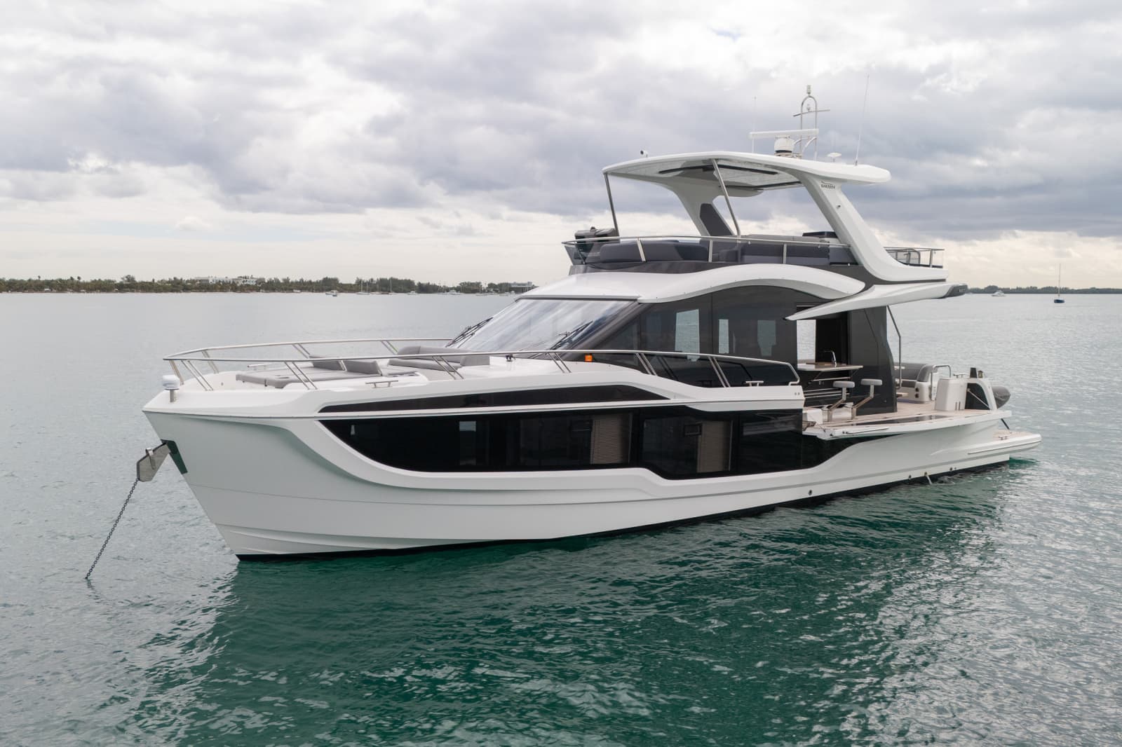 2025 Galeon 560 FLY