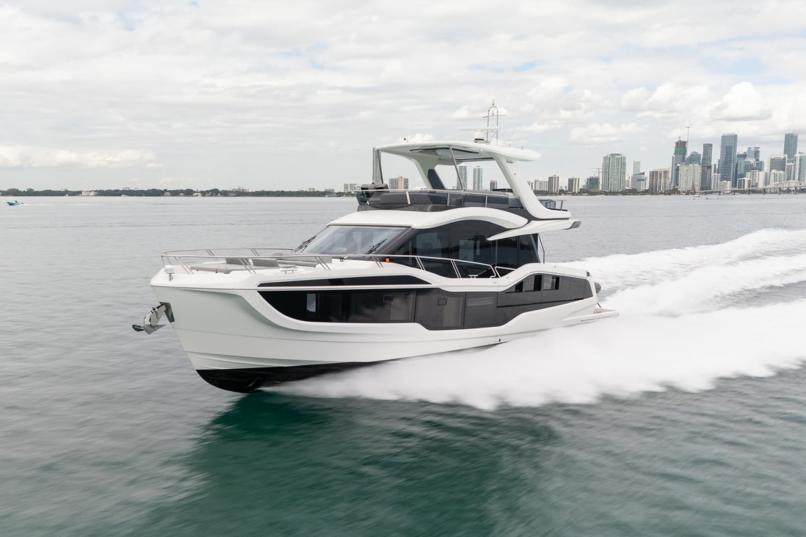 2025 Galeon 560 FLY