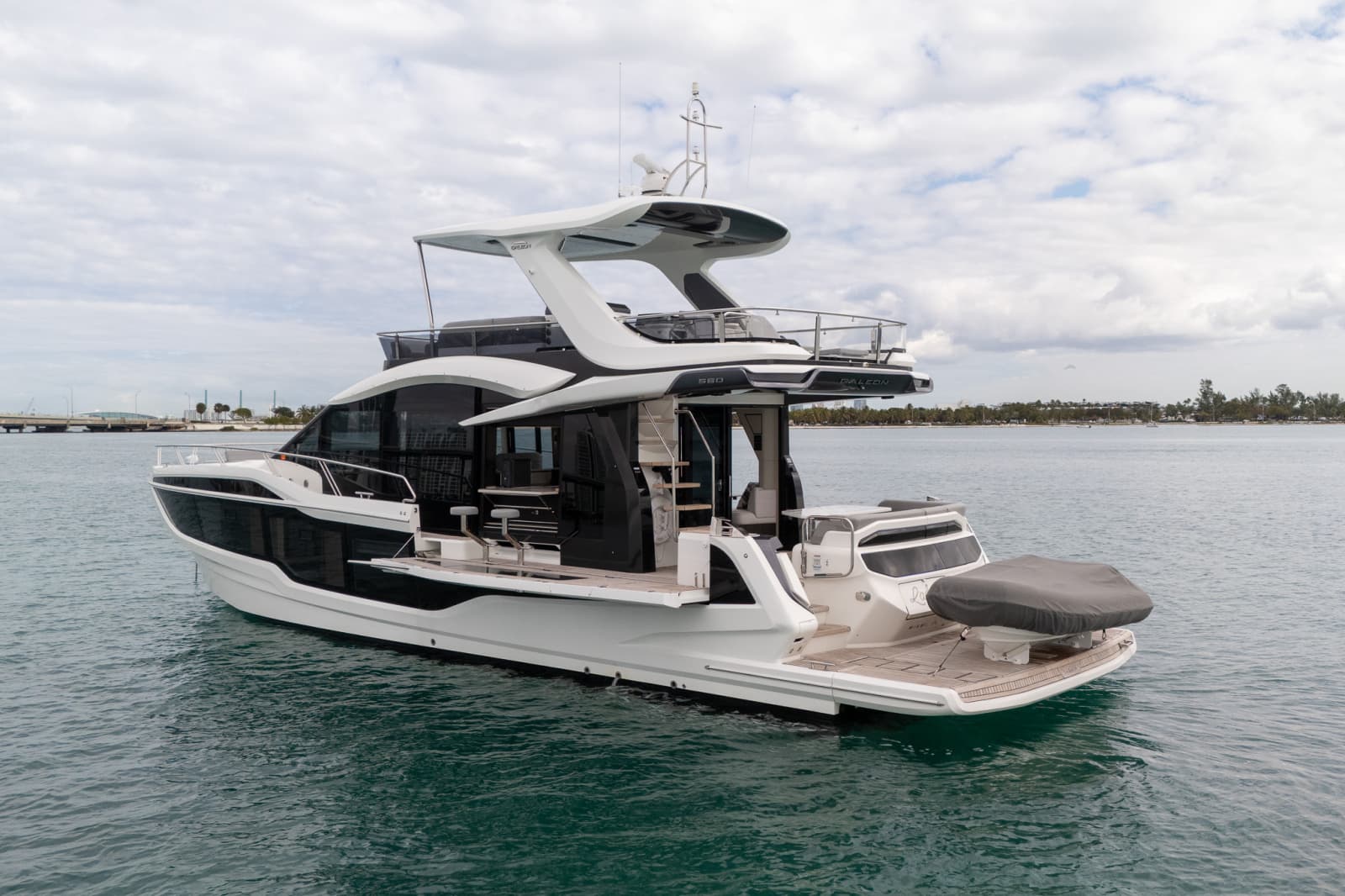 2025 Galeon 560 FLY