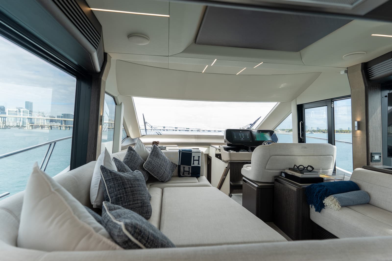 2025 Galeon 560 FLY