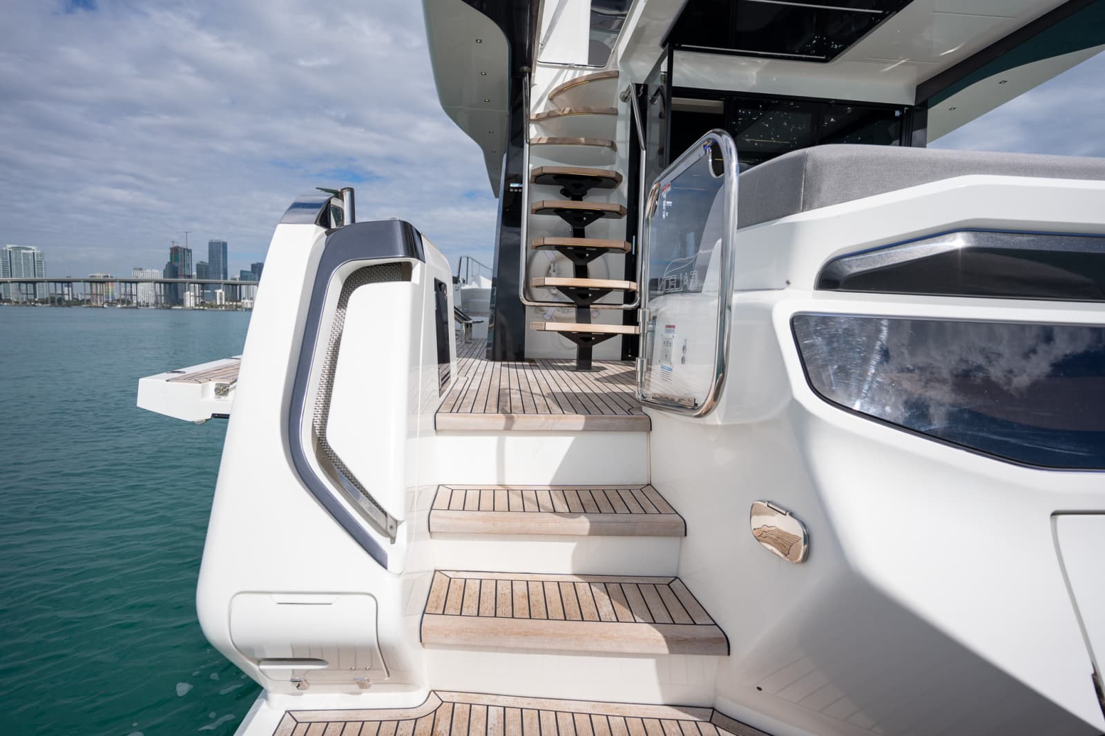 2025 Galeon 560 FLY