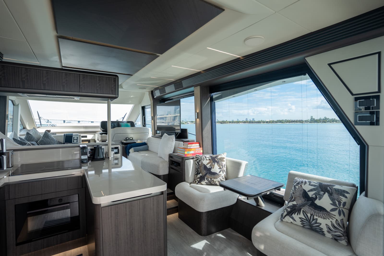2025 Galeon 560 FLY