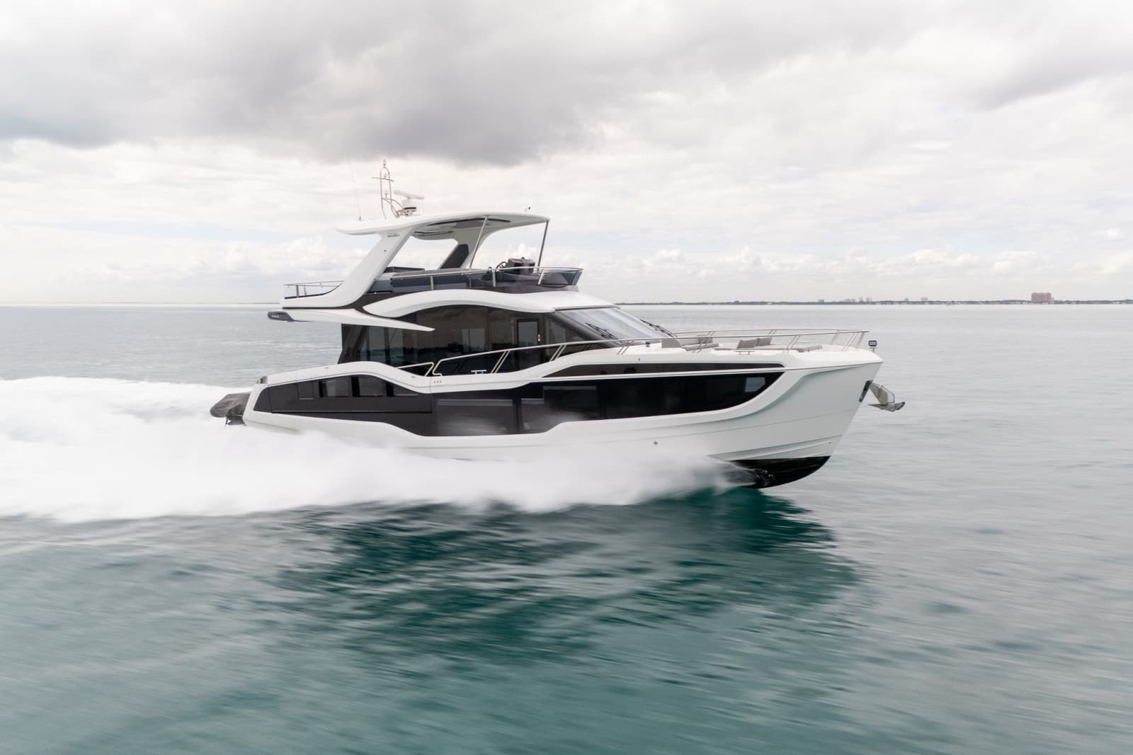 2025 Galeon 560 FLY
