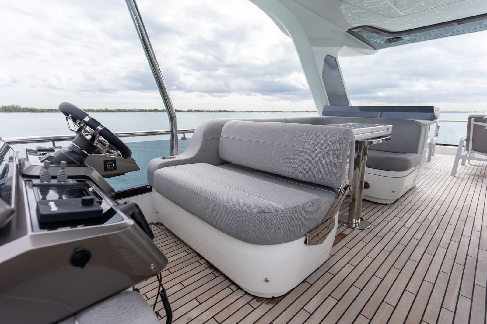 2025 Galeon 560 FLY