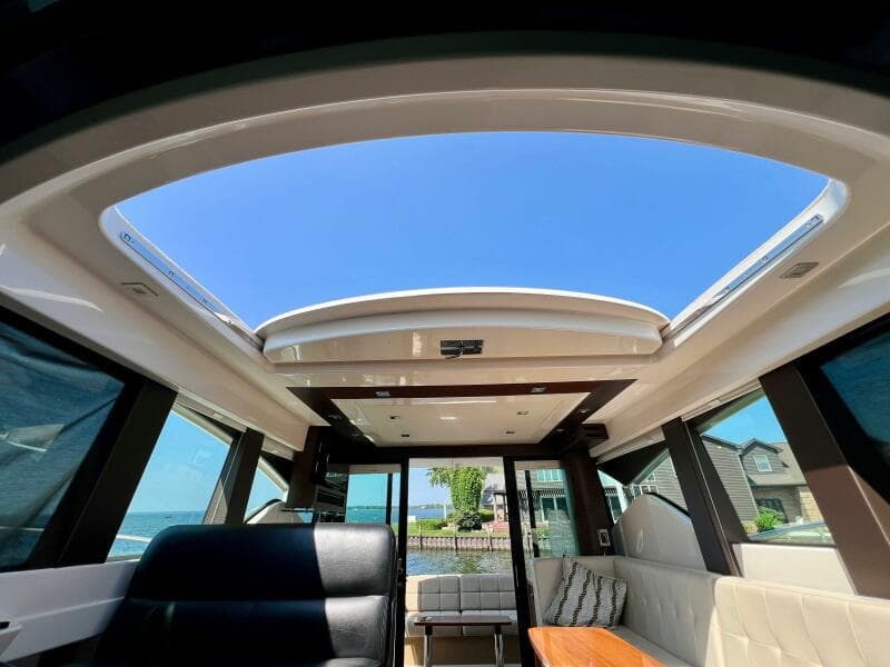 2016 Tiara Yachts 39 Coupe