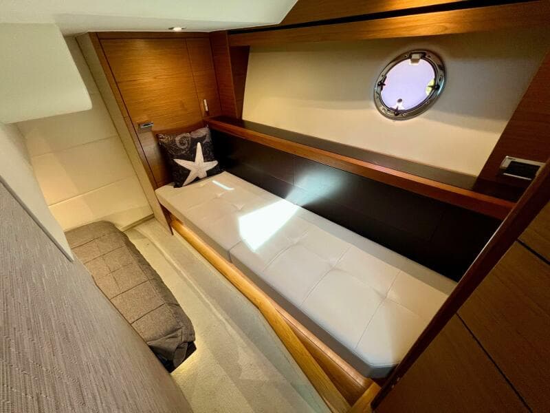 2016 Tiara Yachts 39 Coupe