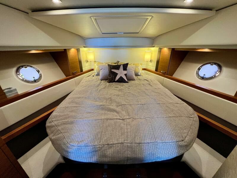 2016 Tiara Yachts 39 Coupe