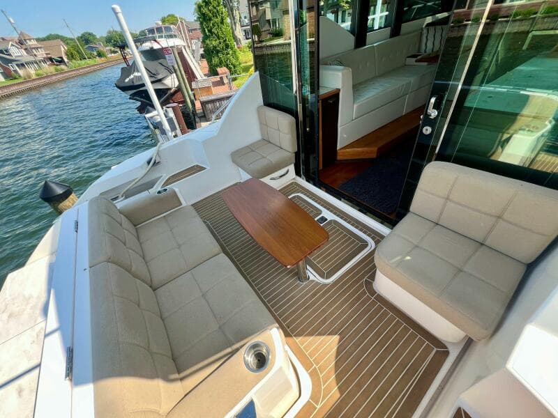 2016 Tiara Yachts 39 Coupe