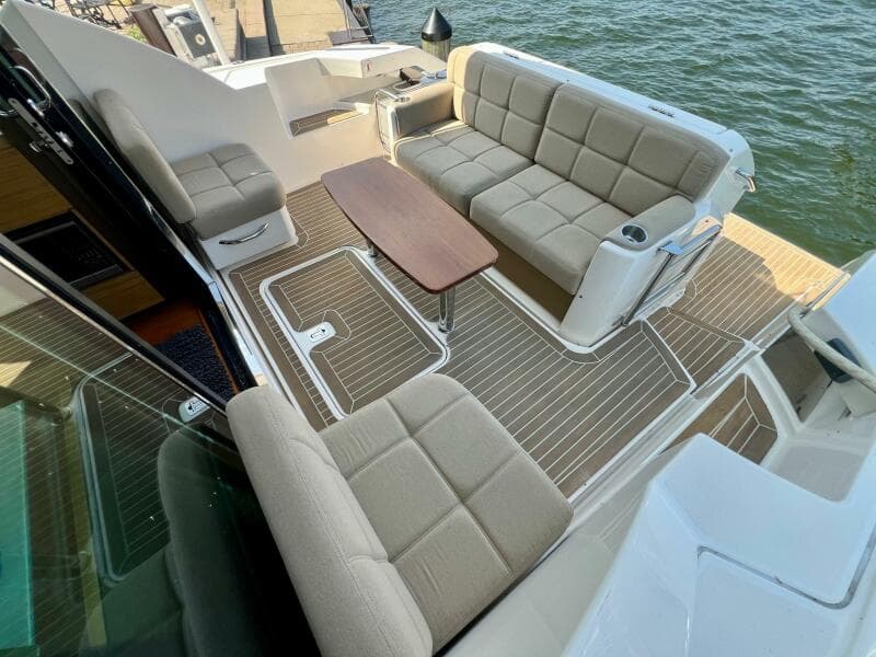 2016 Tiara Yachts 39 Coupe
