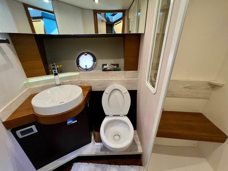 2016 Tiara Yachts 39 Coupe