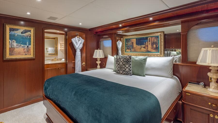 2001 Trinity Yachts Tri-Deck MY