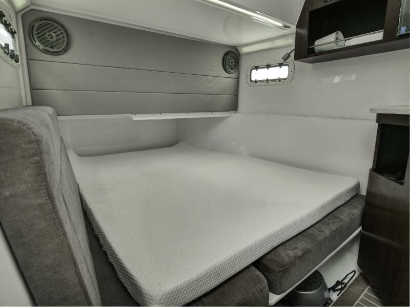 2015 Everglades 435 Center Console