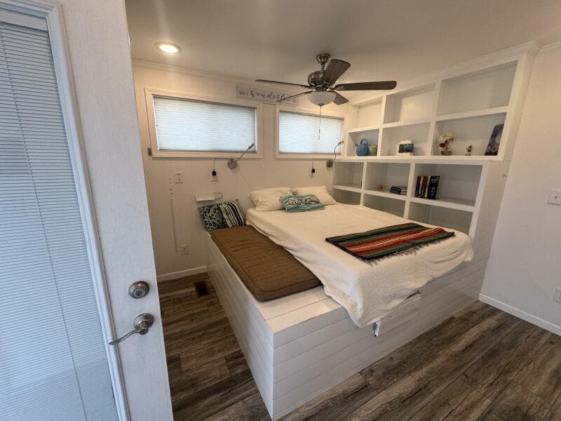 2019 Harbor Home Cozy Cottage 52' x 16' Tiny Boat