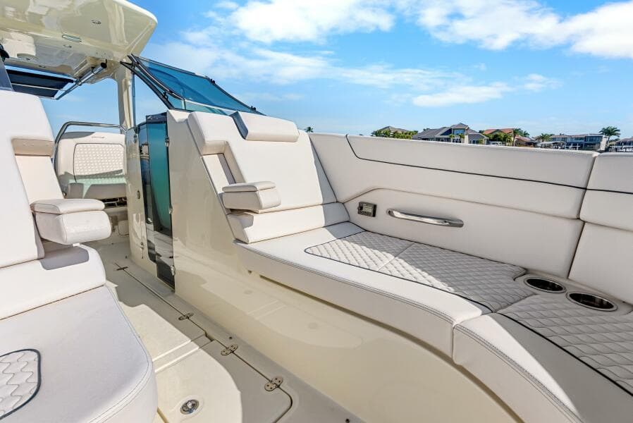 2021 Chris-Craft Launch 35 GT OB