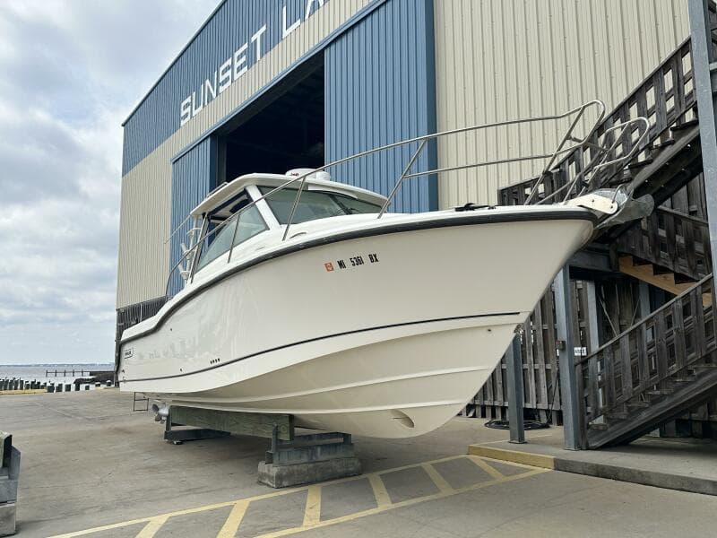 2016 Boston Whaler 315 Conquest