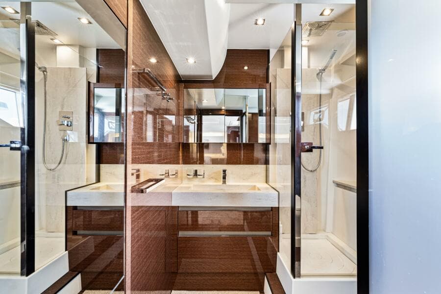 2019 Prestige 630 Flybridge - Head