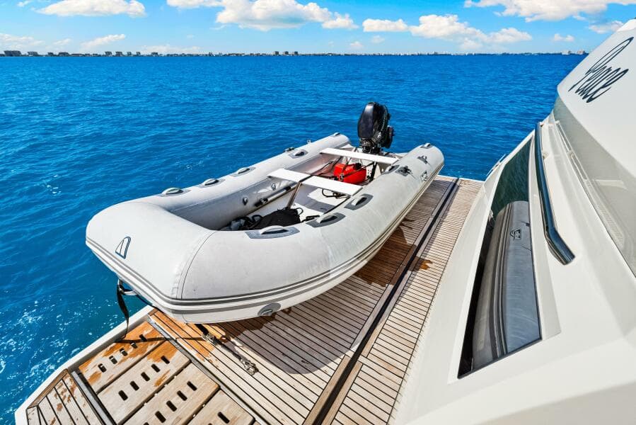 2019 Prestige 630 Flybridge - Lifeboat