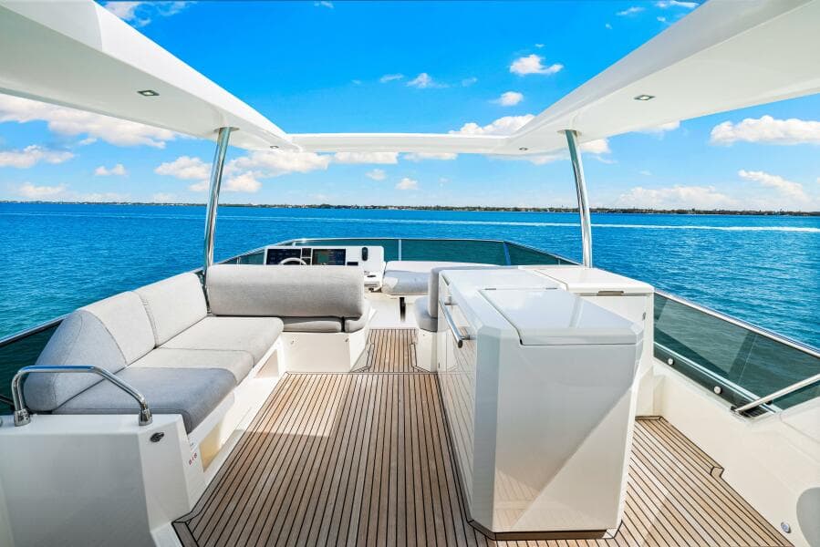 2019 Prestige 630 Flybridge - Flybridge 
