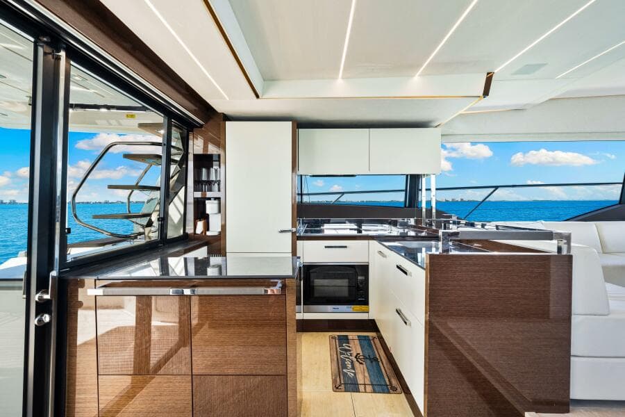 2019 Prestige 630 Flybridge - Galley